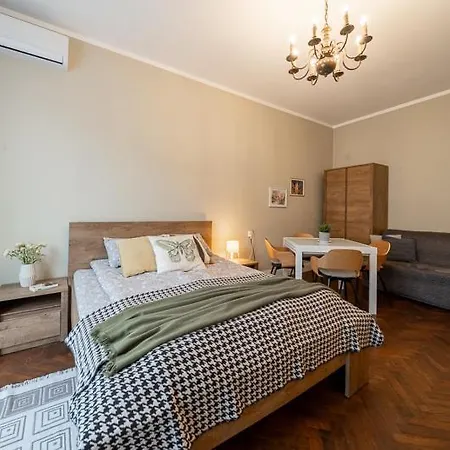 3 Bdr - Center Artistic - 115 M2 Appartamento *